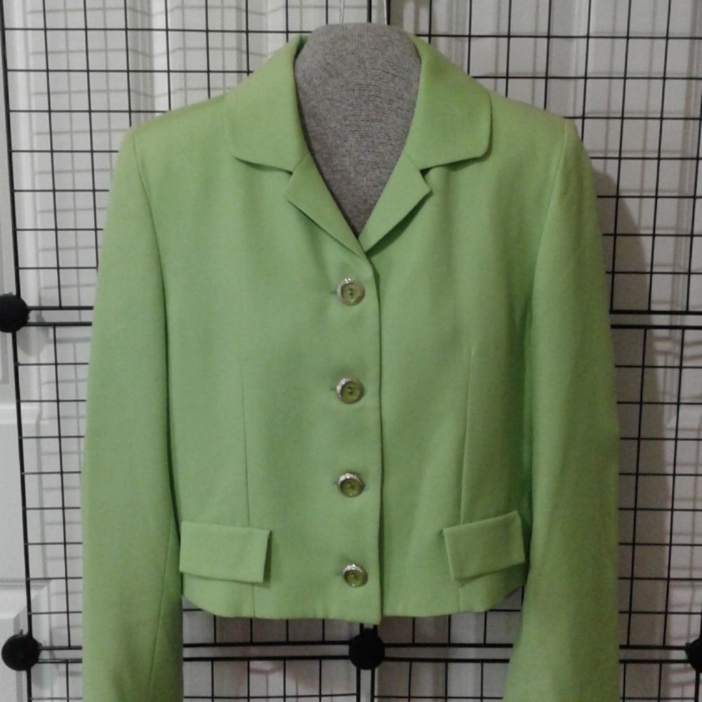 100% light wool short jacket. Italy. NWT